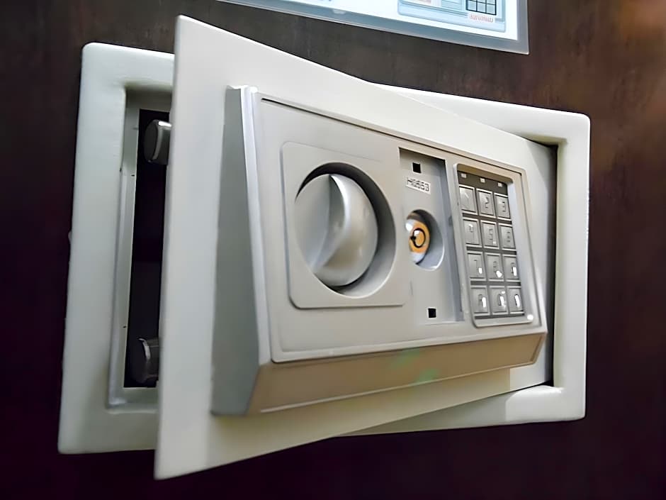 Eurotel Las Pinas Hotel