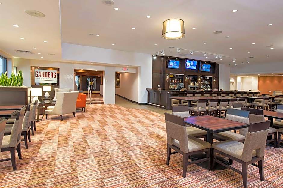 DoubleTree By Hilton Hotel Grand Rapids Airport