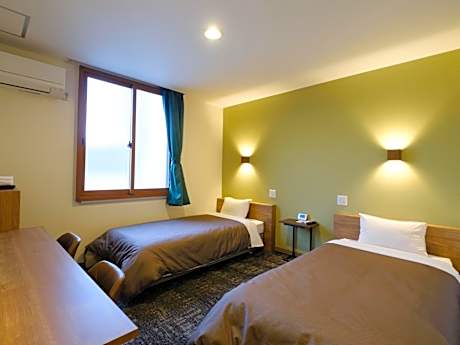 Twin Room with Shower