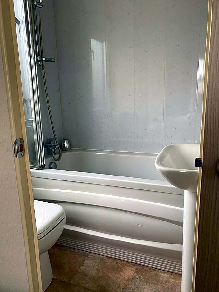 Heron 41, Scratby - California Cliffs, Parkdean, sleeps 6, pet friendly, bed linen and towels included - close to the beach