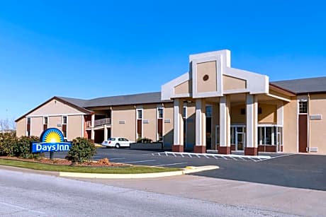 Days Inn by Wyndham Lawton