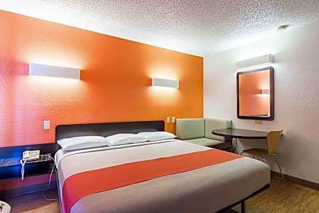 1 King Bed | Mobility Acc Tub Smk Kitchen