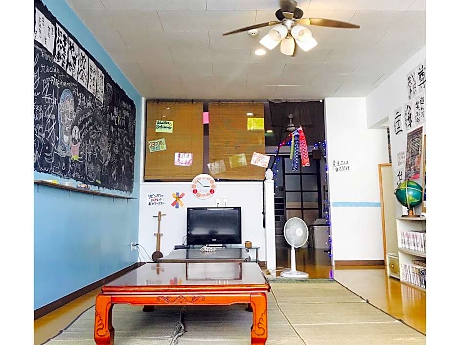 Okinawa Guest House Little Asia