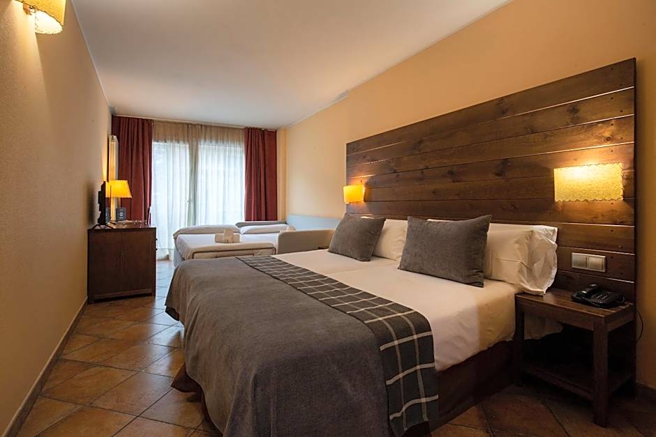 Zdjęcie 1 z 4 — Quadruple Room (2 Adults + 2 Children)
