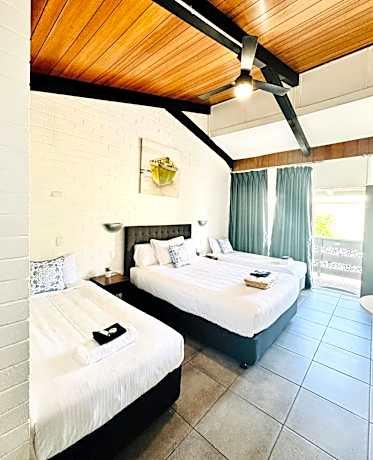 Family Room with Garden View