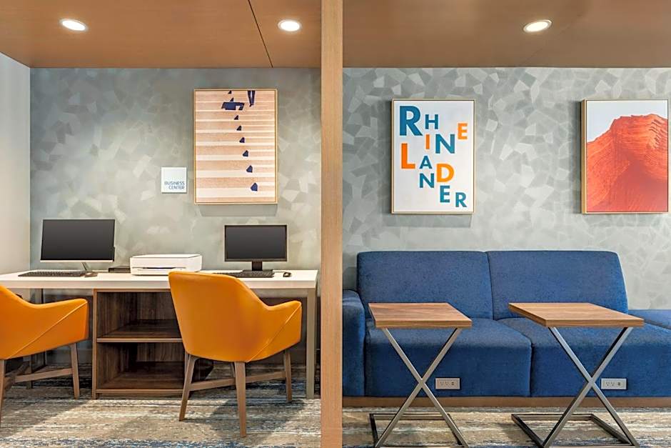 Holiday Inn Express & Suites Rhinelander By IHG