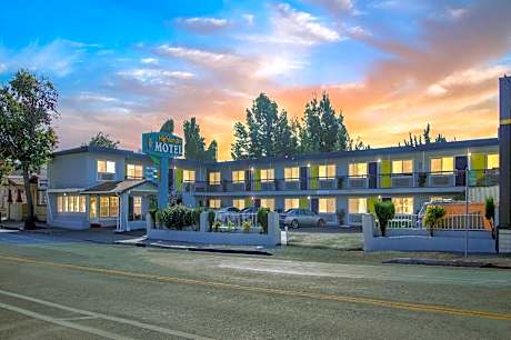 Highlander Motel