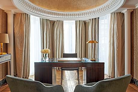 Deluxe Suite 442 - City View