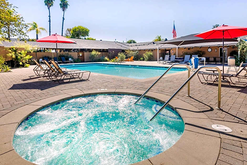 Carlton Oaks Lodge, an Ascend Collection Hotel