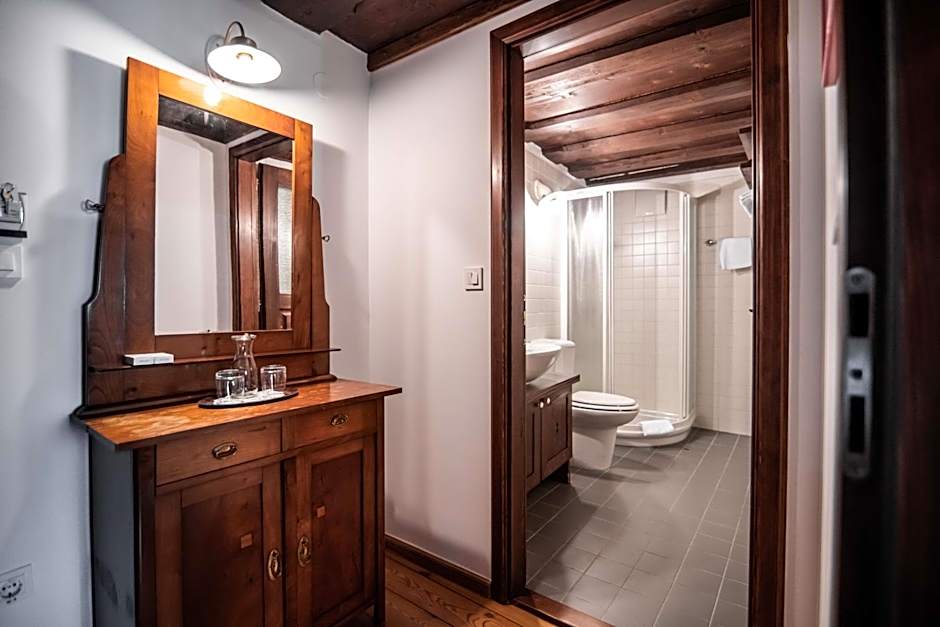 Hotel Dvor Jezersek Brnik