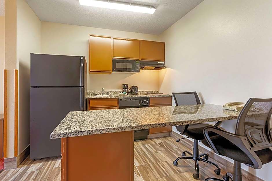MainStay Suites Dubuque at Hwy 20
