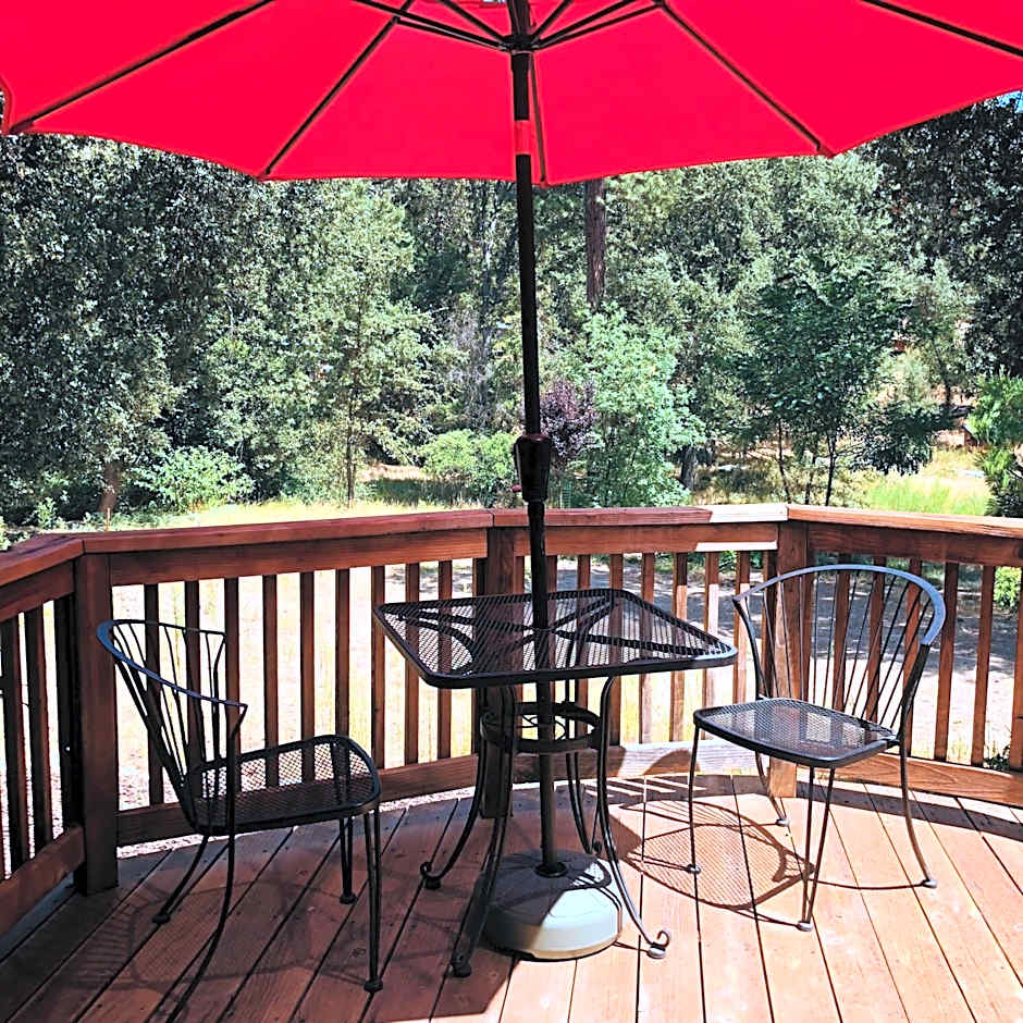 Queen's Inn By The River