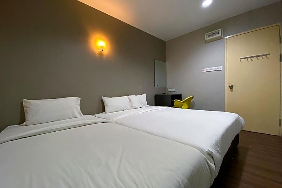 OYO Home 90222 Ling's Airbnb