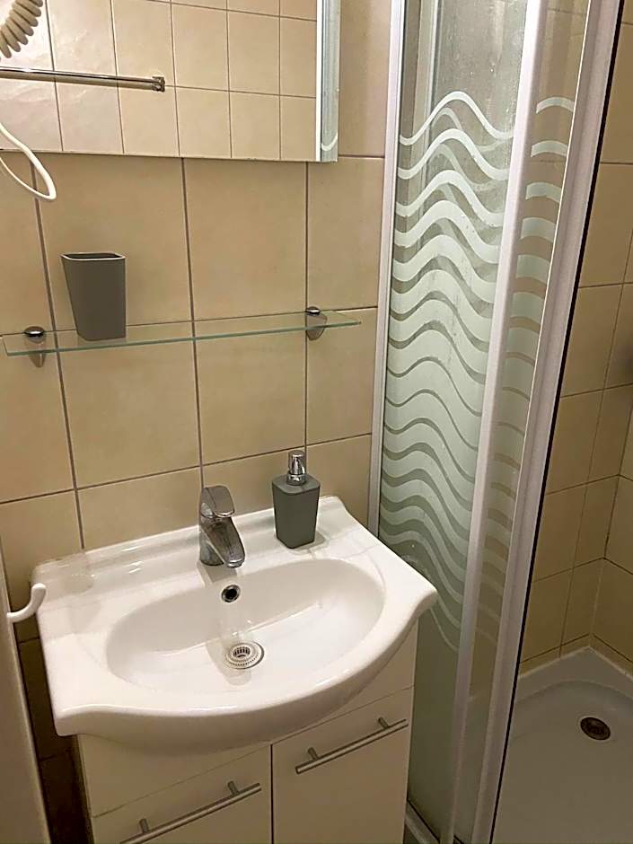 Guest Rest Studio Apartments