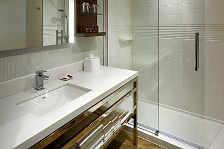 Deluxe Room, 1 King Bed with Sofa bed, Corner (1 King Bed and 1 Double Sofa Bed)