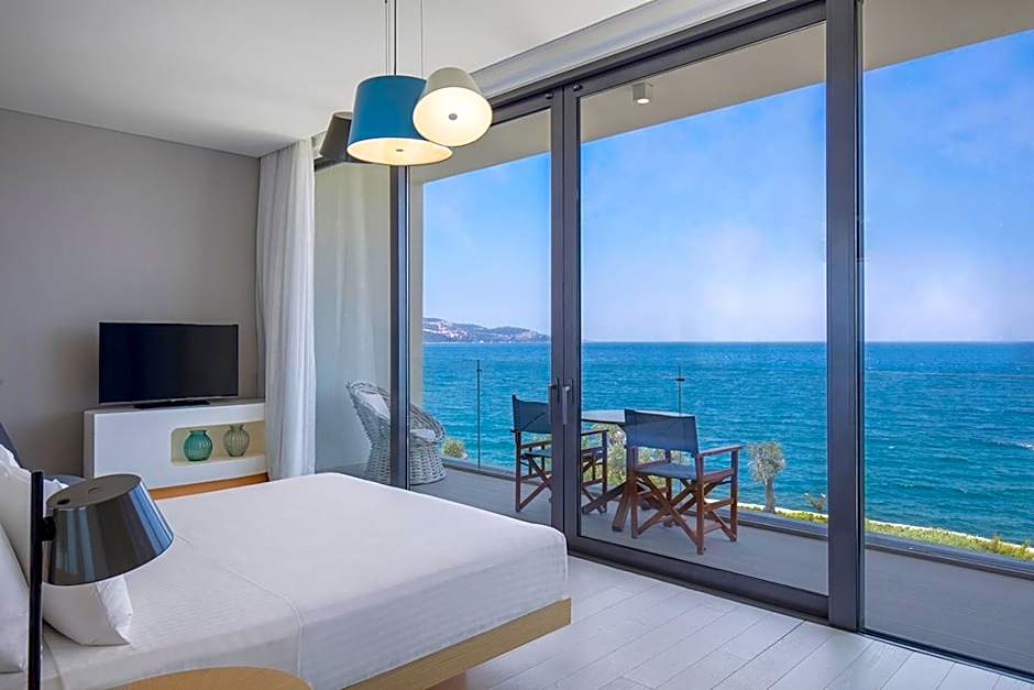 Photo 1 of 6 of Premium 1 King Bed, Sea View, Balcony