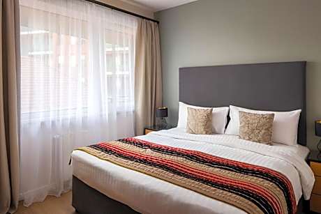 Deluxe One-Bedroom Suite
