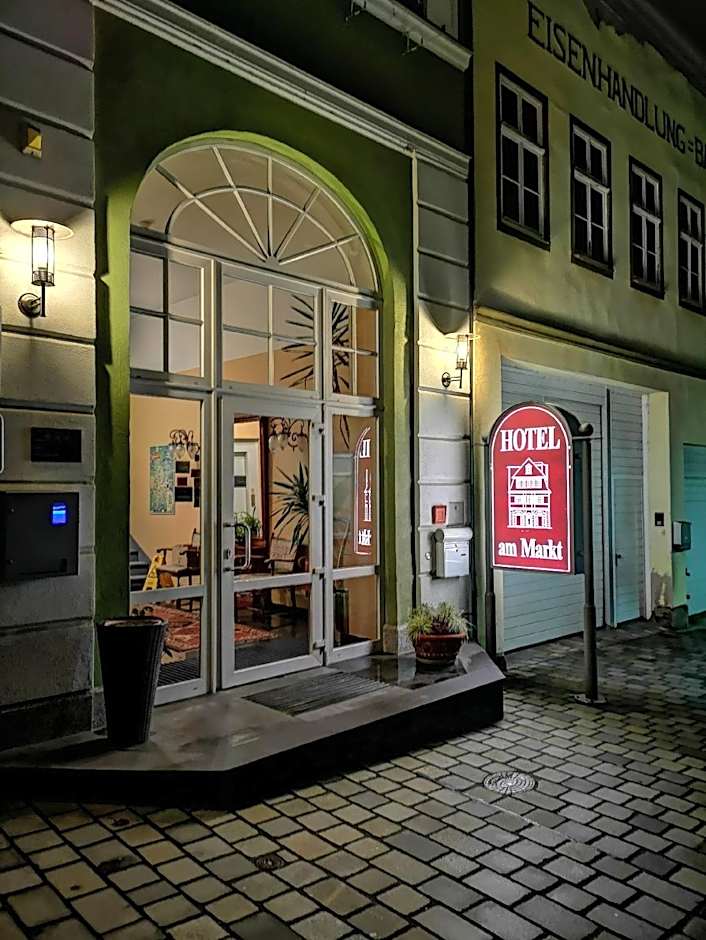 Hotel Garni am Markt - Businesshotel - Frühstücksbuffet - Fahrradabstellplatz - Hunde willkommen