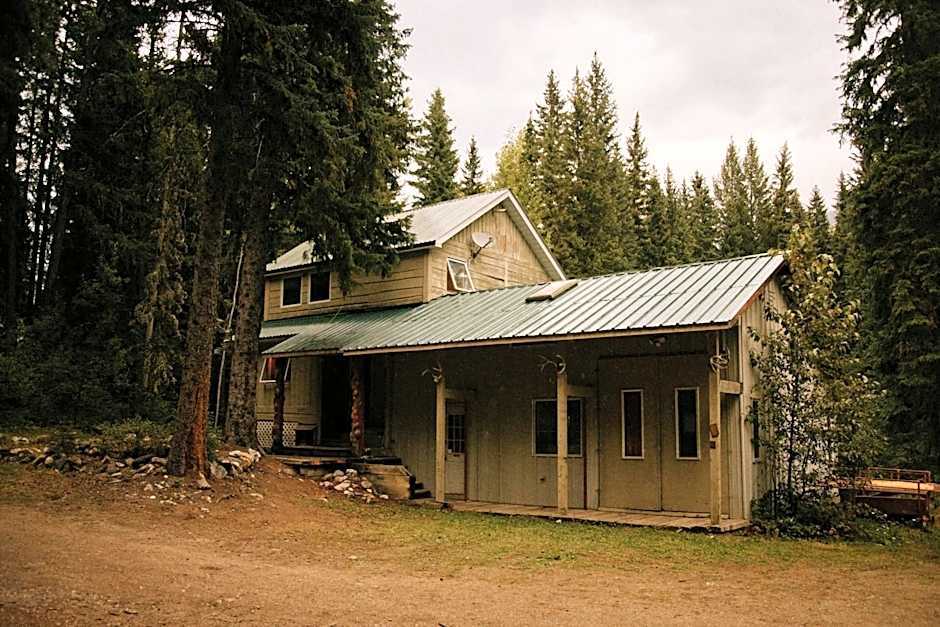 Rustic Executive Cabin at Beaverfoot