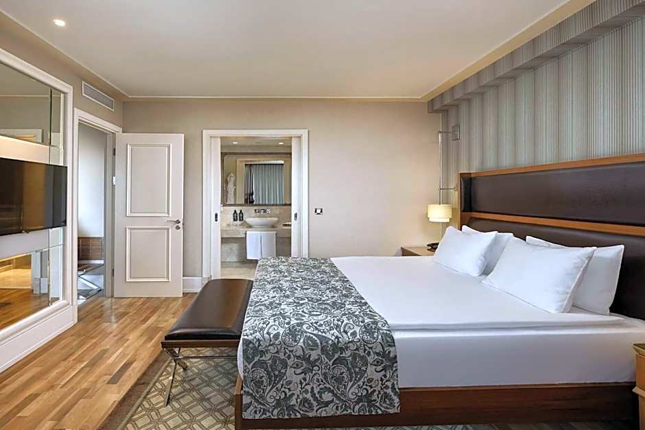 Photo 1 of 4 of Suite