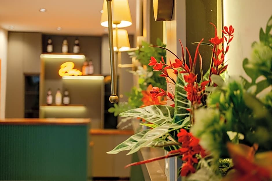 FLY POINT AIRPORT HOTEL