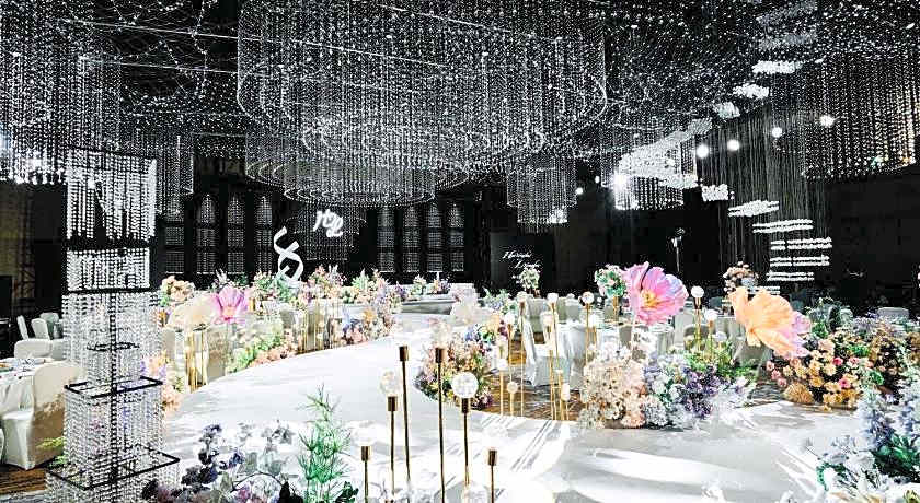 Pullman Linyi Lushang Hotel