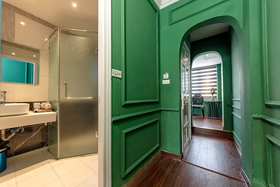 Madelise Adora Hotel and Travel