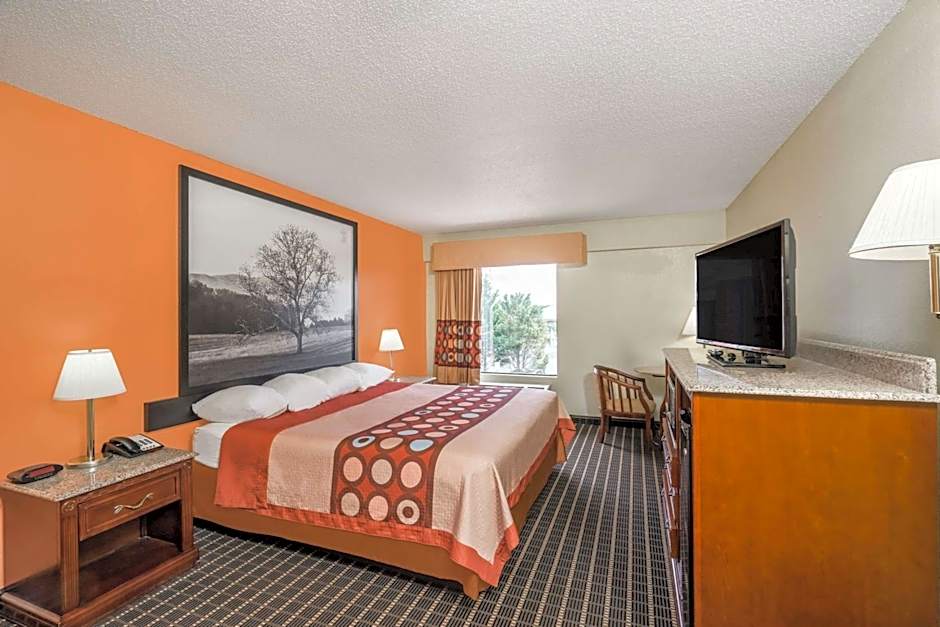 Super 8 by Wyndham Dandridge