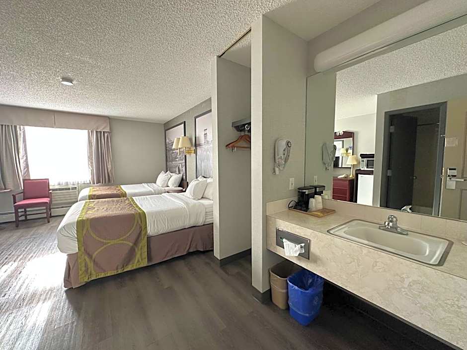 Super 8 by Wyndham Lethbridge