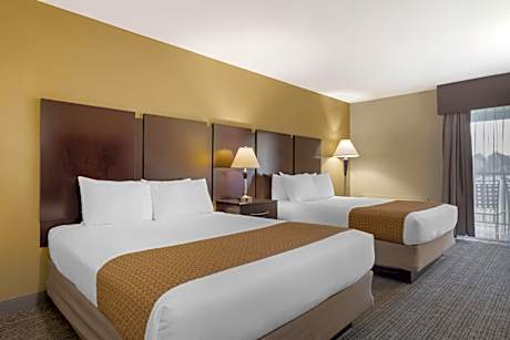 Queen Room with Two Queen Beds and Balcony - Golf Course View