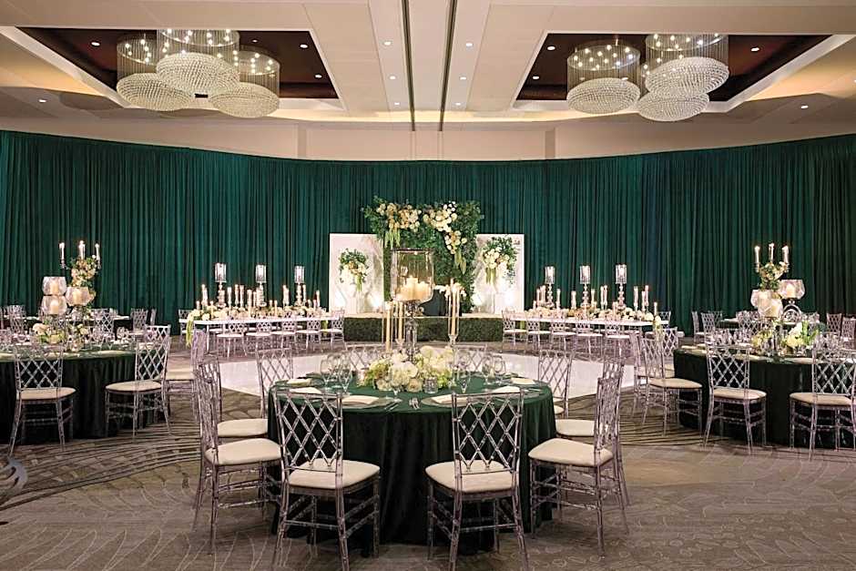 Renaissance by Marriott Schaumburg Convention Center Hotel
