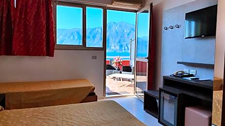 Quadruple Room with Lake View and Terrace