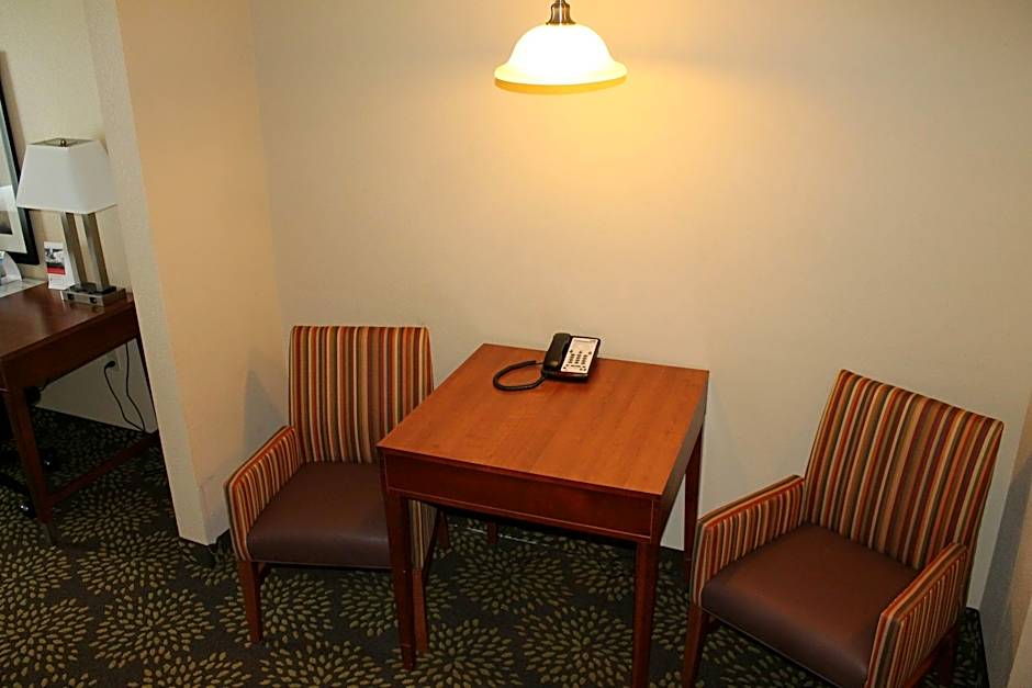 Holiday Inn Express Hotel & Suites Starkville By IHG