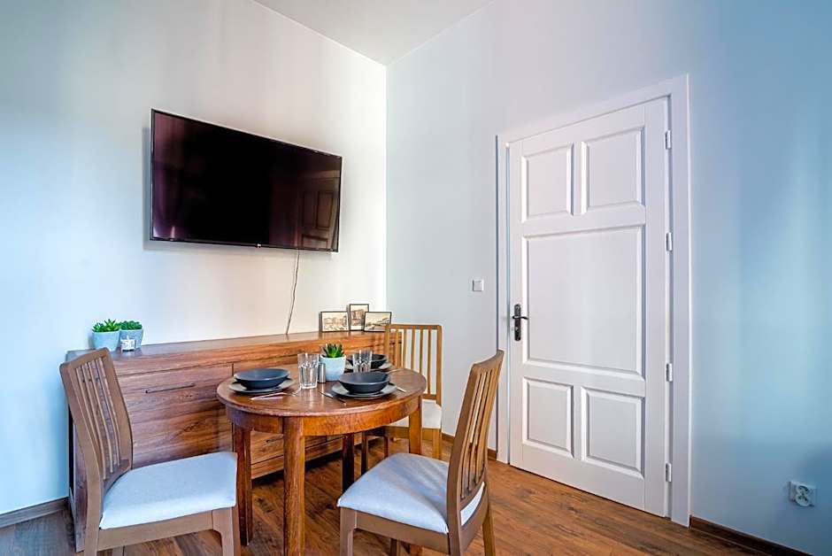 Oak Tree Old Town Apartments