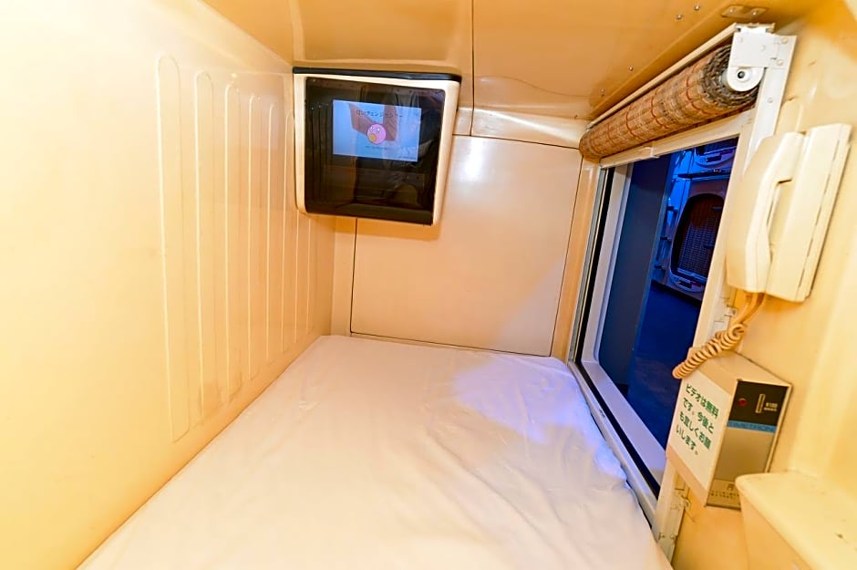 Capsule Inn Shimbashi - Men Only