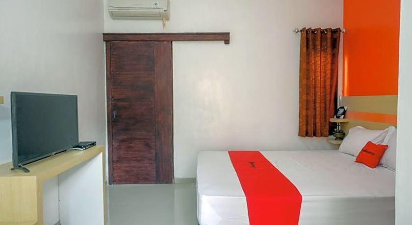 RedDoorz Syariah near Alun Alun Kota Rembang