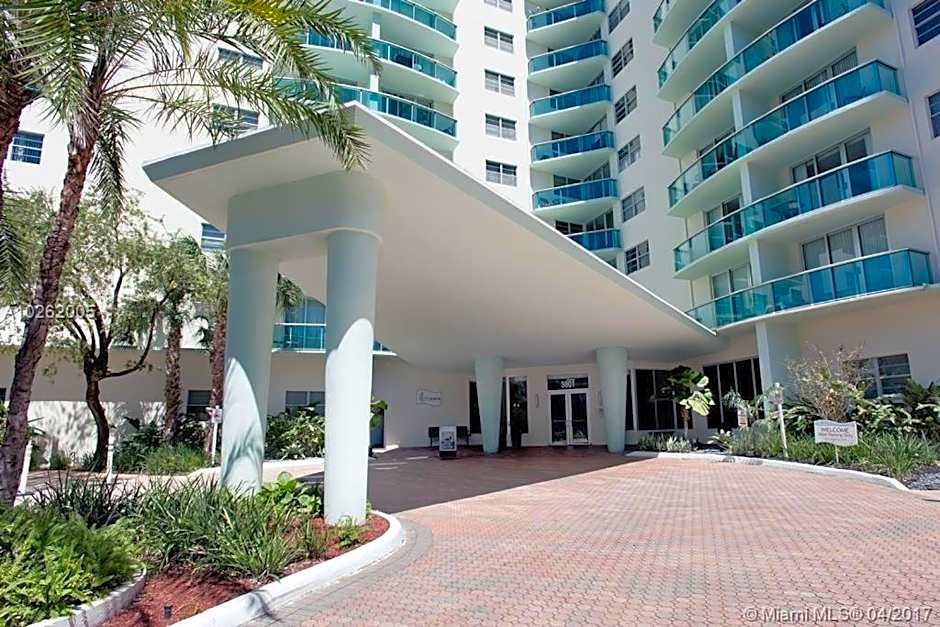 Tides Apt on Hollywood Beach