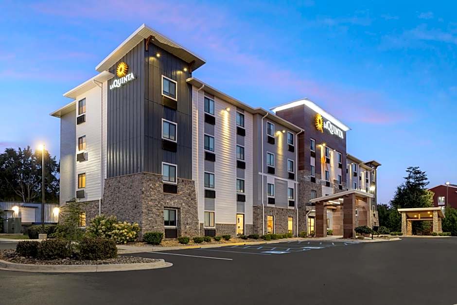 La Quinta Inn & Suites by Wyndham Greenville Woodruff Rd