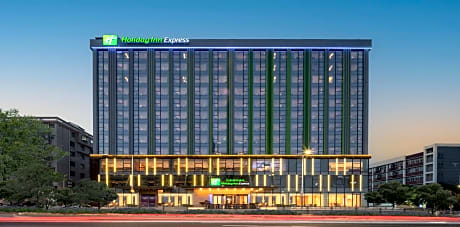 Holiday Inn Express Shenzhen Longhua By IHG