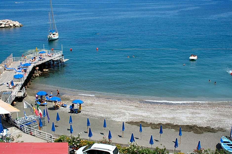 Hotel Baia Di Puolo