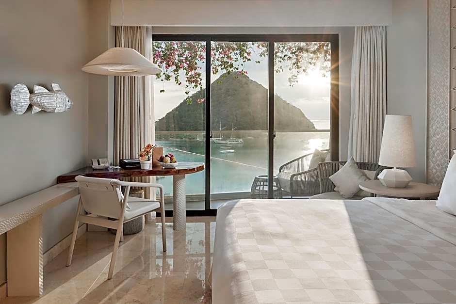 AYANA Komodo Waecicu Beach