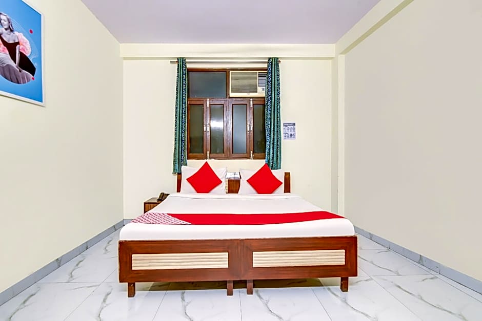 Hotel O Vishwakarma Palace