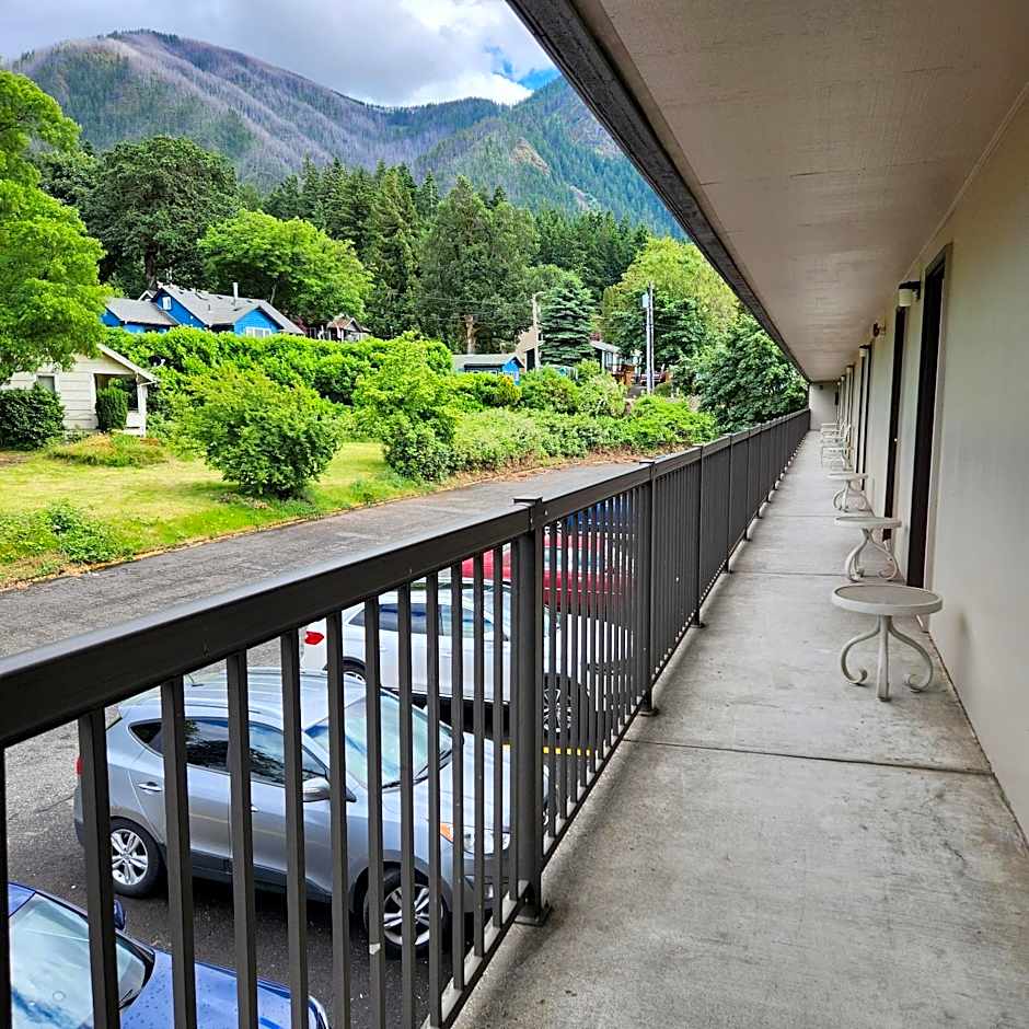 Columbia Gorge Inn