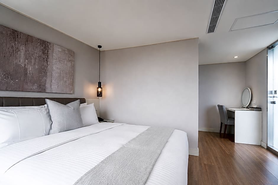 Elence Hotel