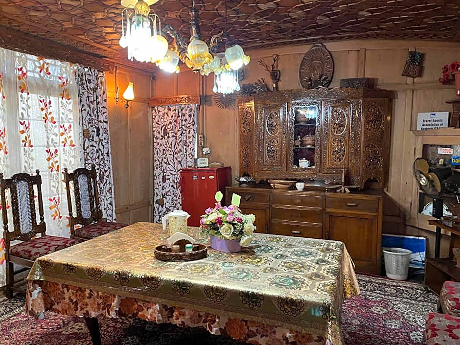 Young Shahzada Group of Houseboats