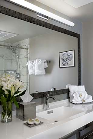 Gables King Suite, 1 Bedroom Suite, 1 King, Sofa bed