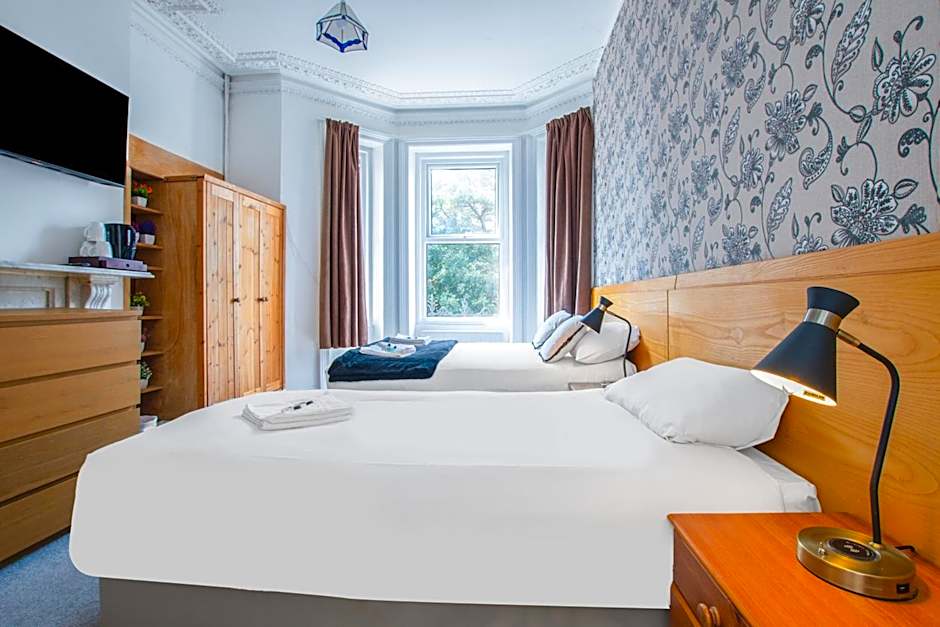 OYO The Lodge Bournemouth