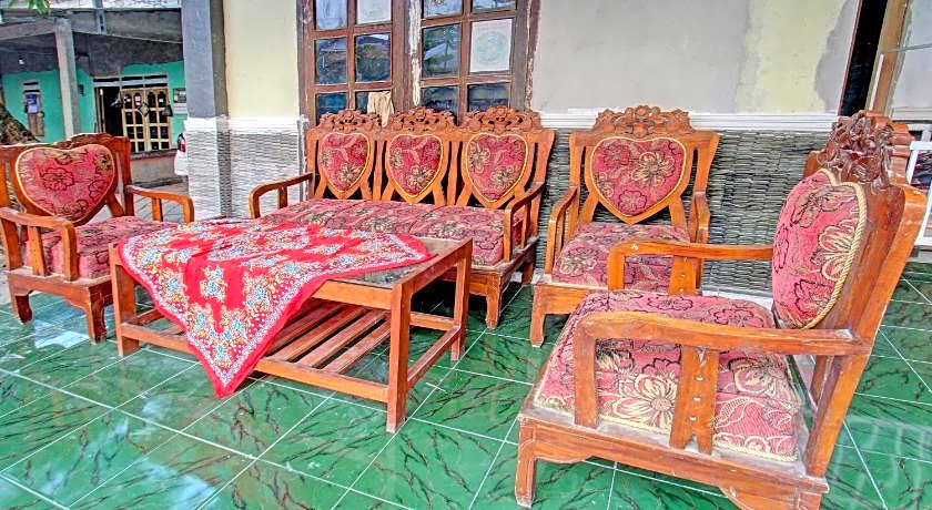 Hotel O Penginapan 3 Bersaudara Near Pasar Sengkol