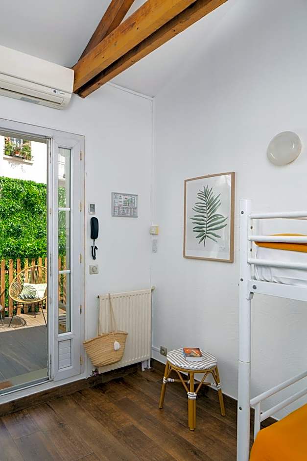 Le Village Montmartre by Hiphophostels