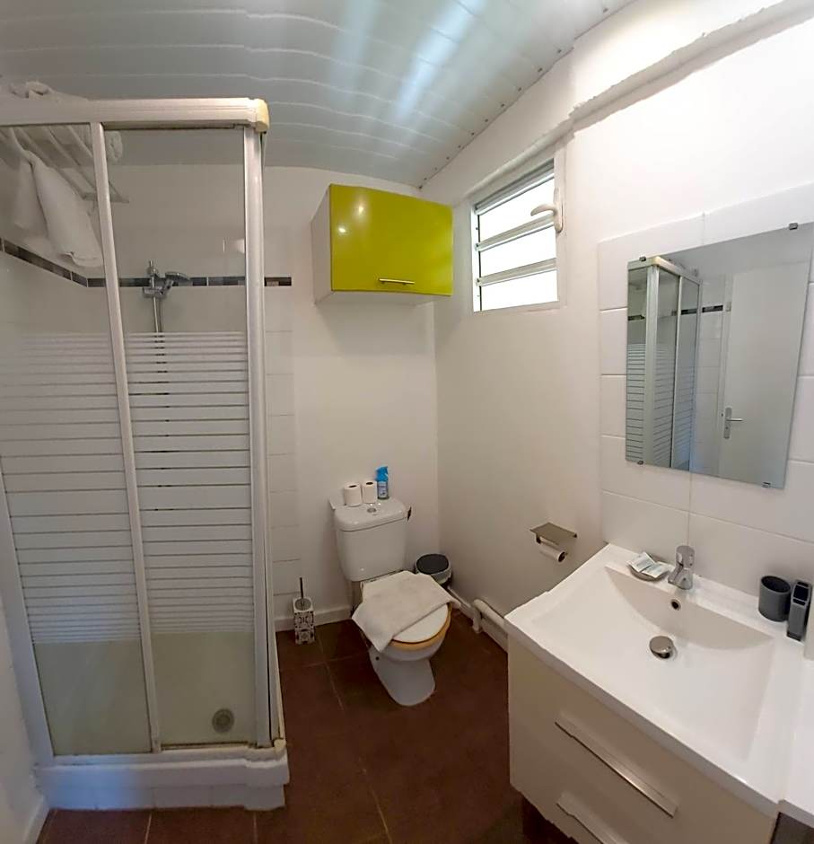 Au Petit Canal Fleuri